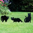 Atrapy koček z černého kovu s blyštivýma očima